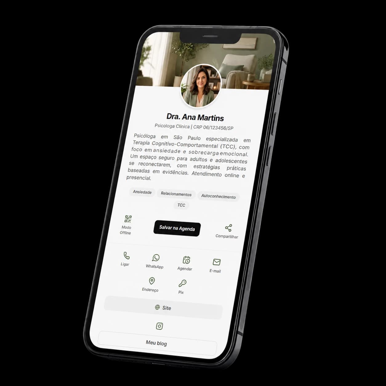 Cartão de visita digital aberto na tela de um celular